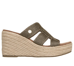 Martha Stewart:Iris - Unstoppable | Skechers outlet